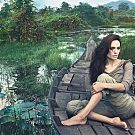 Анджелина Джоли в естествена красота за кампания на Louis Vuitton