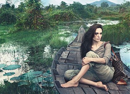 Анджелина Джоли в естествена красота за кампания на Louis Vuitton